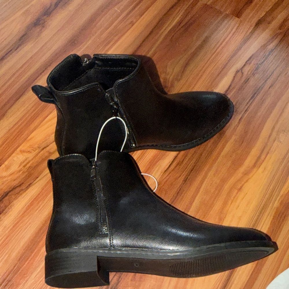 Universal Thread Black Ankle Boots